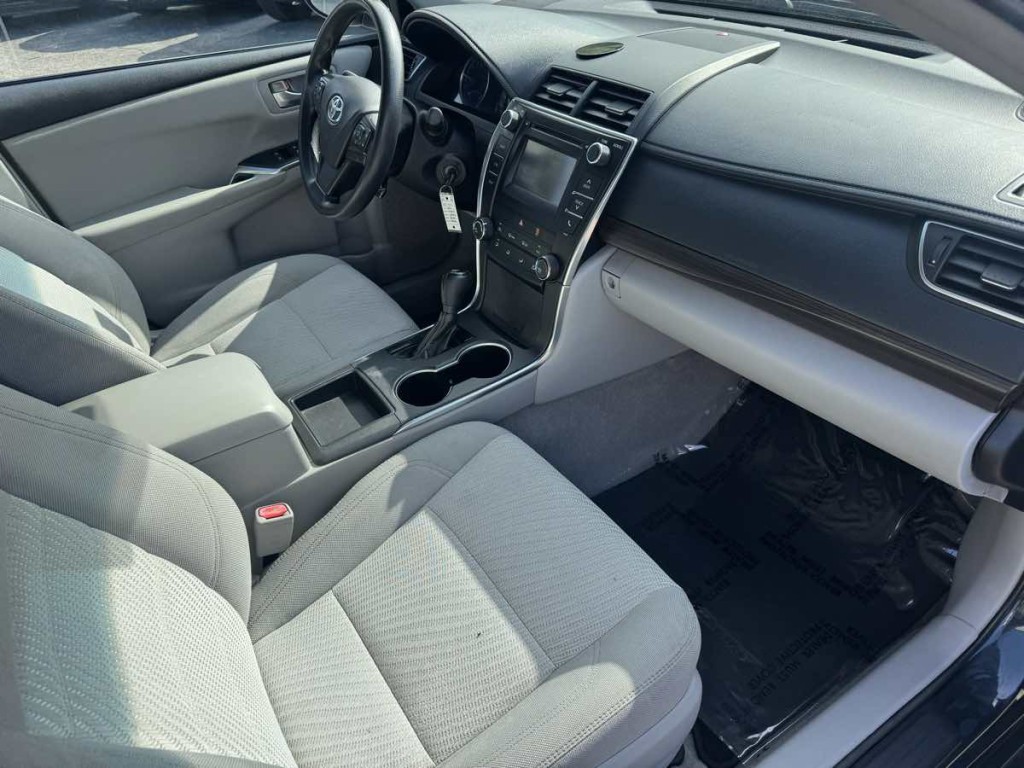 2016 Toyota Camry Image 13