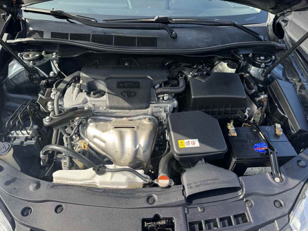 2016 Toyota Camry Image 18