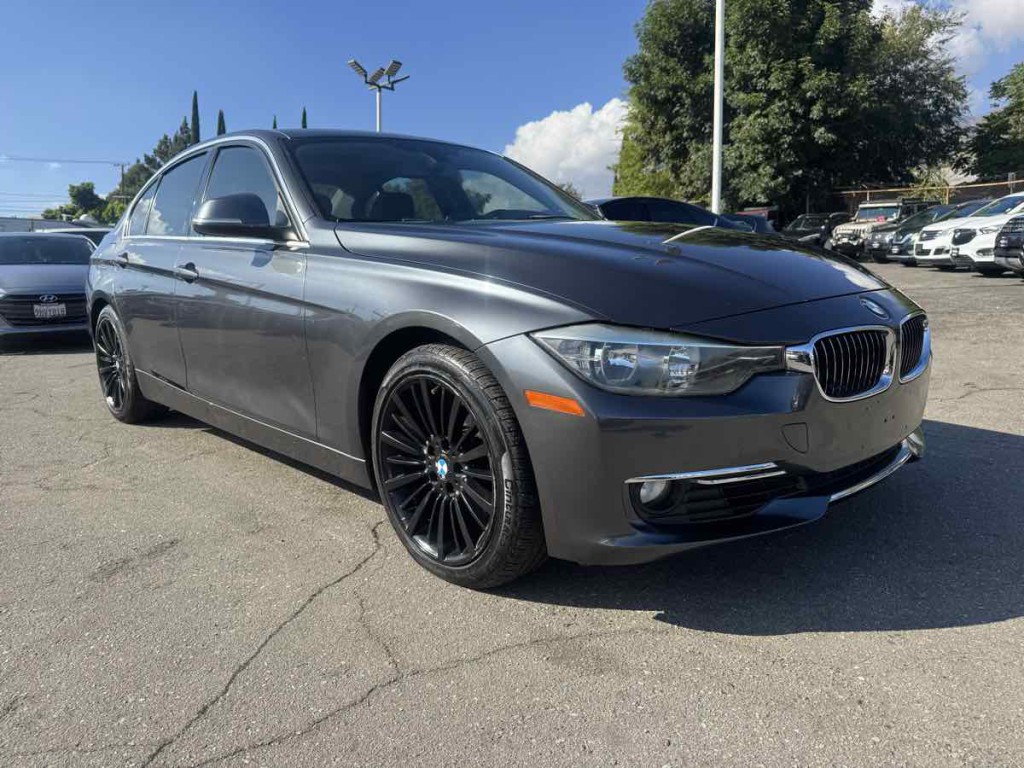 2012 BMW 3 Series Image 1