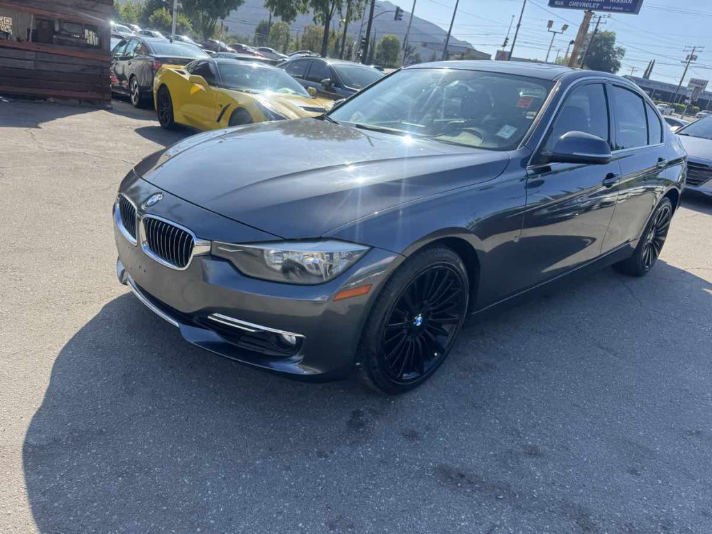 2012 BMW 3 Series Image 2