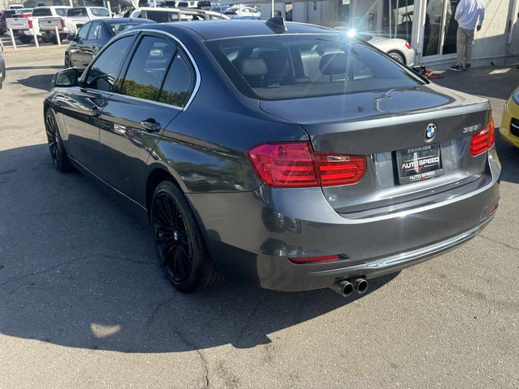 2012 BMW 3 Series Image 3