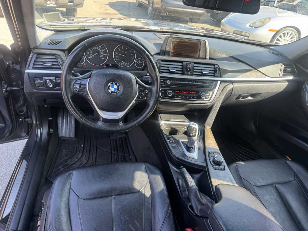 2012 BMW 3 Series Image 12