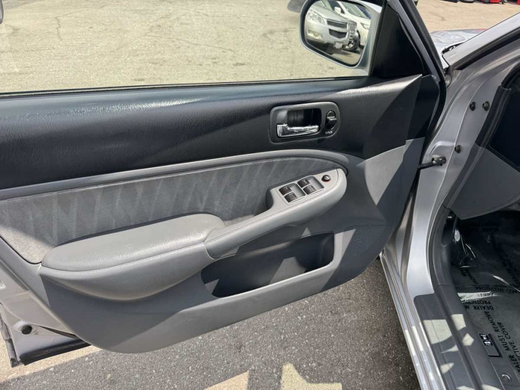 2005 Honda Civic Image 9