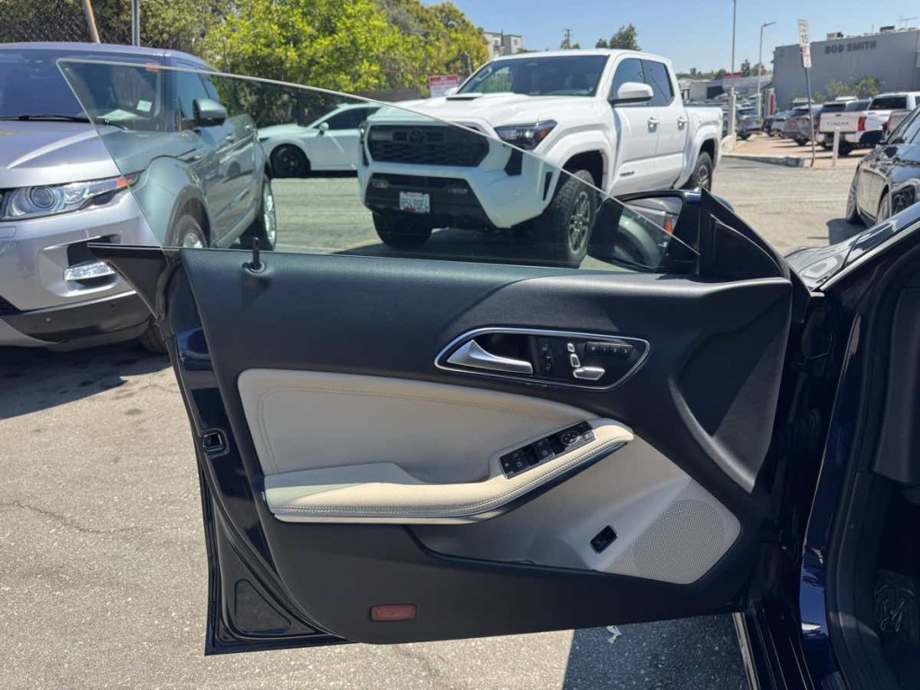 2017 Mercedes-Benz CLA-Class Image 7