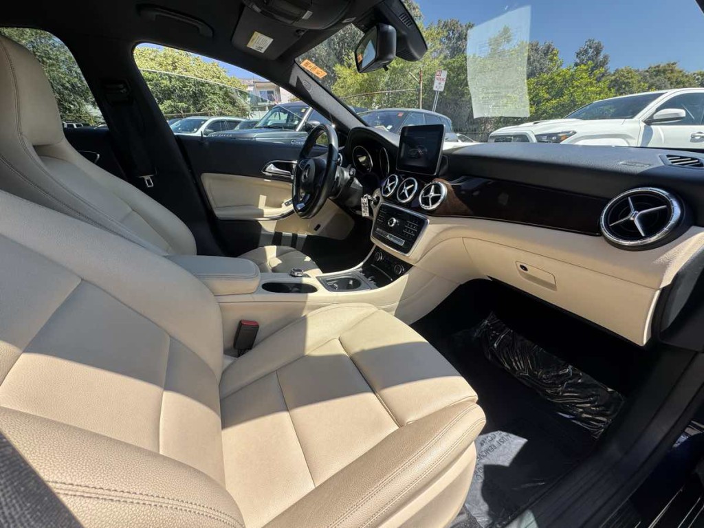 2017 Mercedes-Benz CLA-Class Image 12