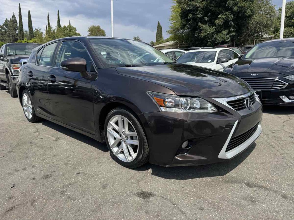 2014 Lexus CT 200h Image 1