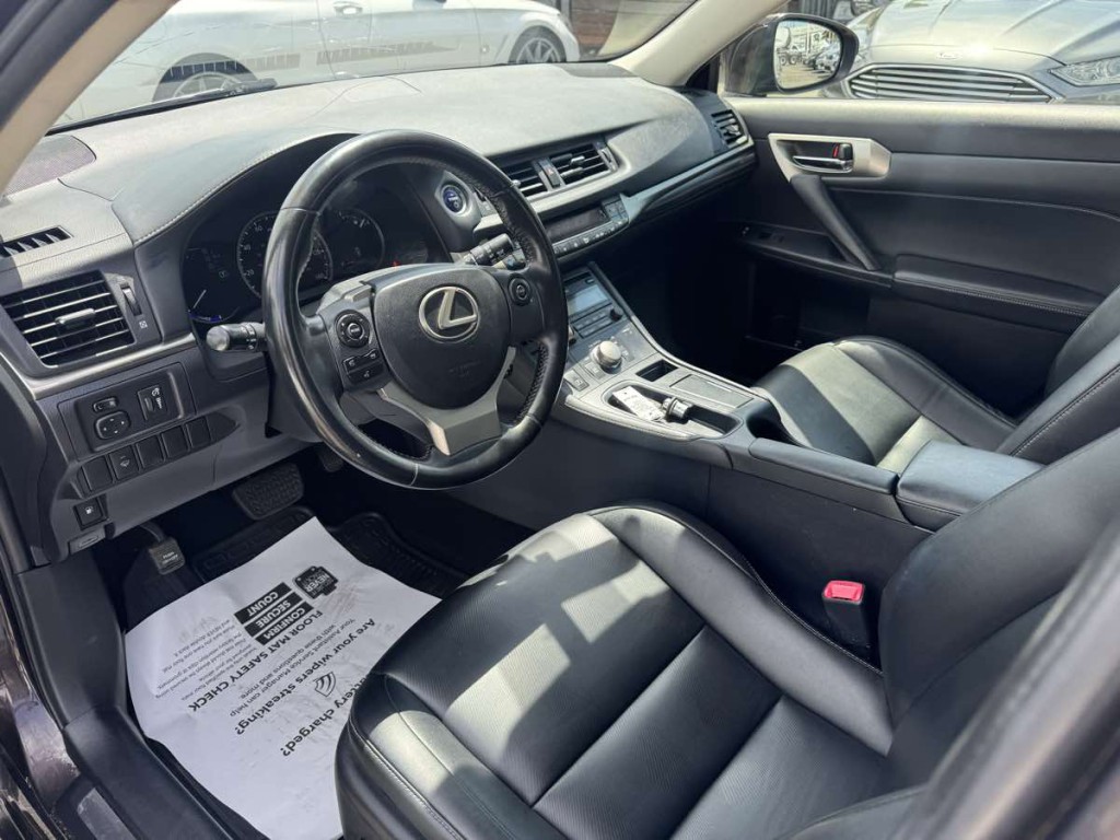 2014 Lexus CT 200h Image 10