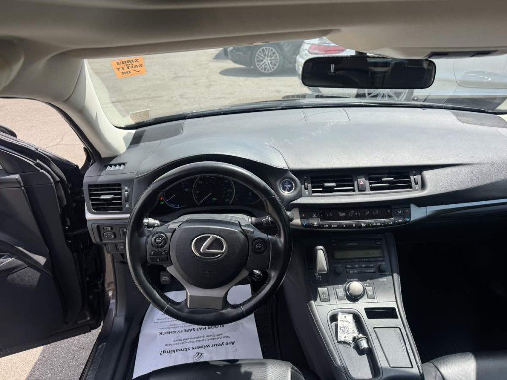2014 Lexus CT 200h Image 11