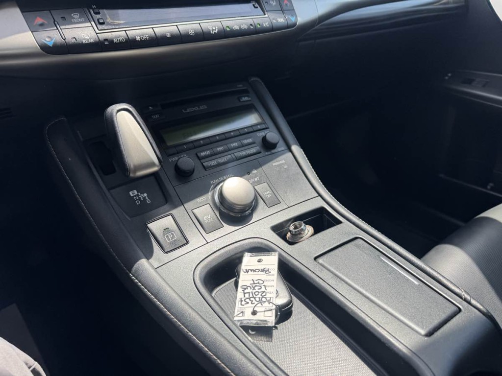 2014 Lexus CT 200h Image 12