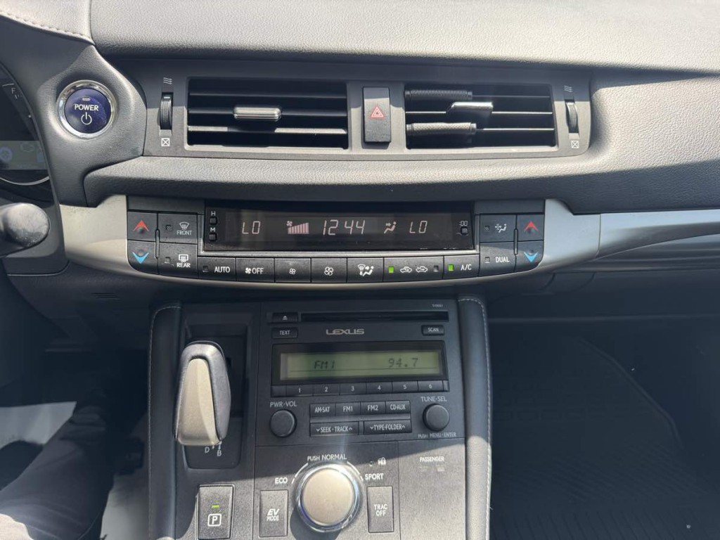 2014 Lexus CT 200h Image 19