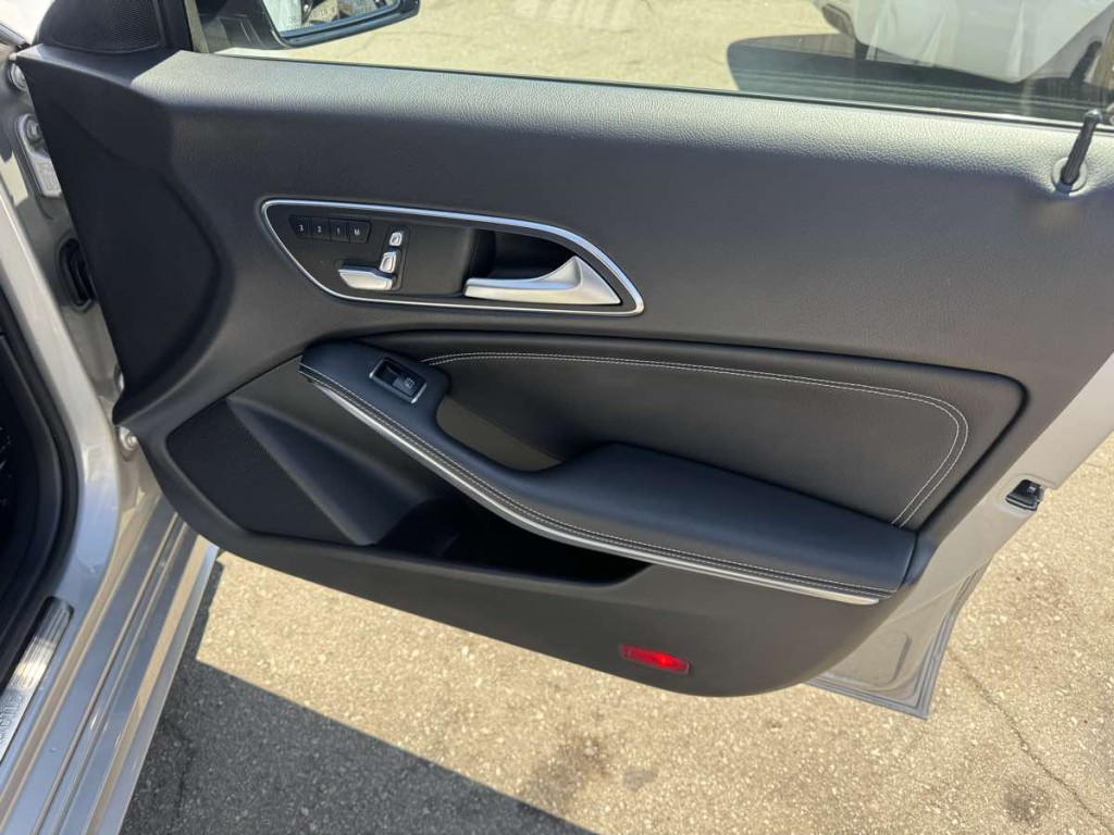 2019 Mercedes-Benz CLA-Class Image 9