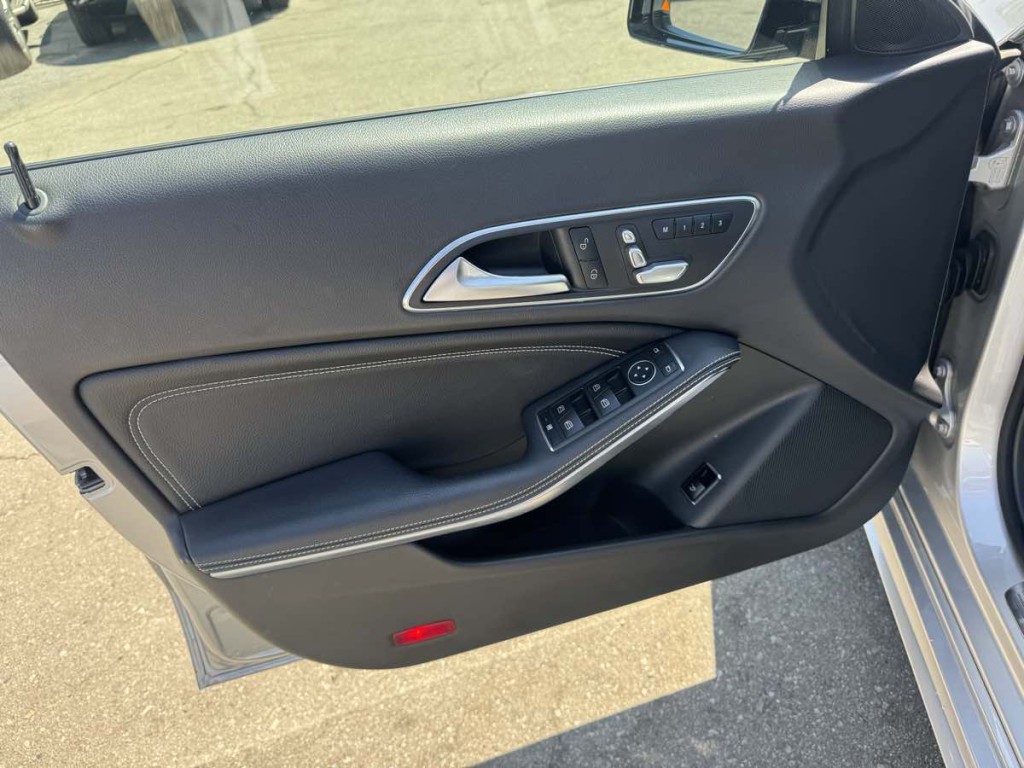 2019 Mercedes-Benz CLA-Class Image 12
