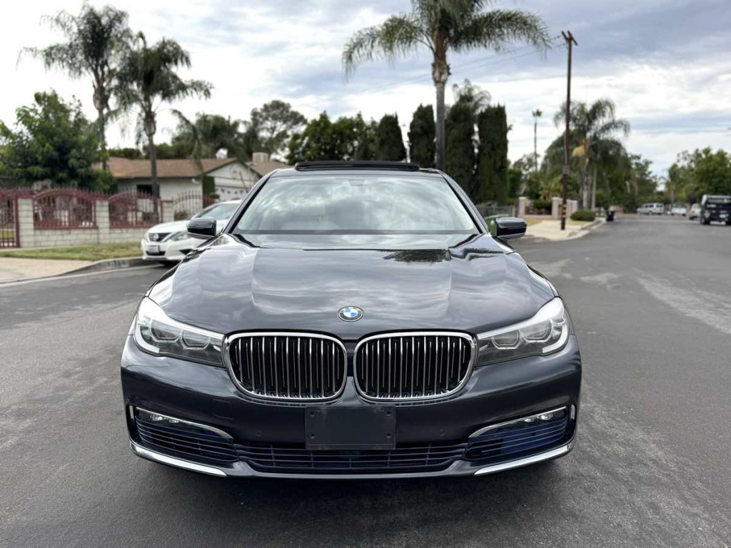 2016 BMW 7 Series Image 2