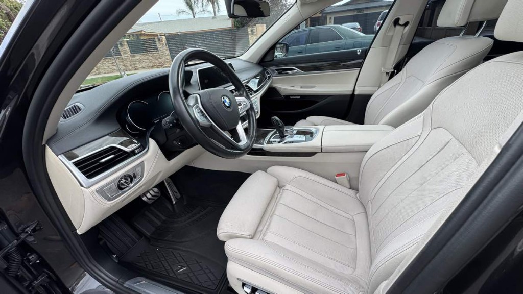 2016 BMW 7 Series Image 10