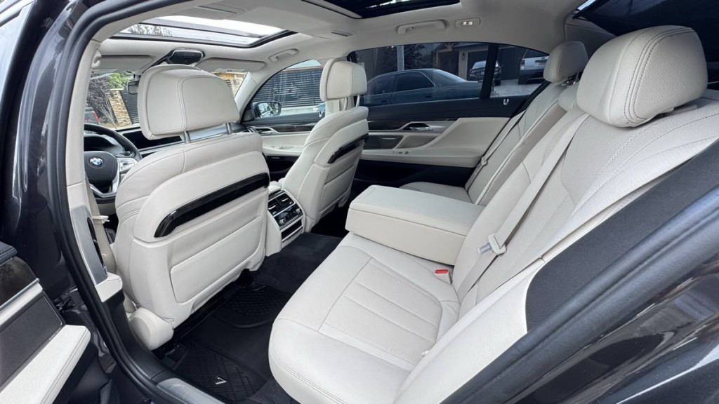 2016 BMW 7 Series Image 11