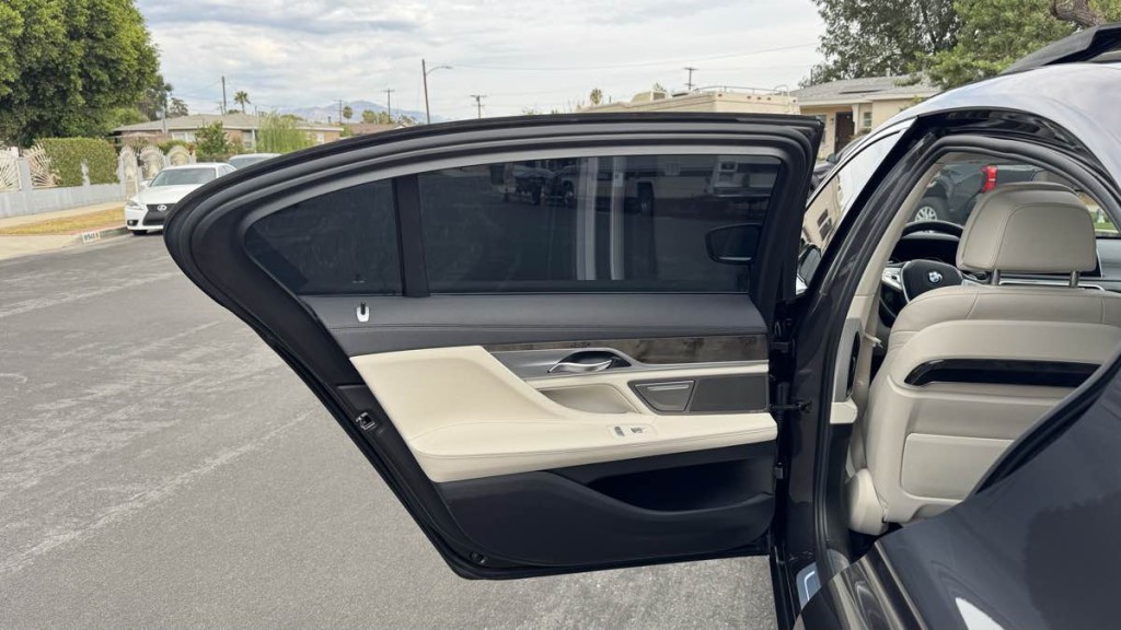 2016 BMW 7 Series Image 12