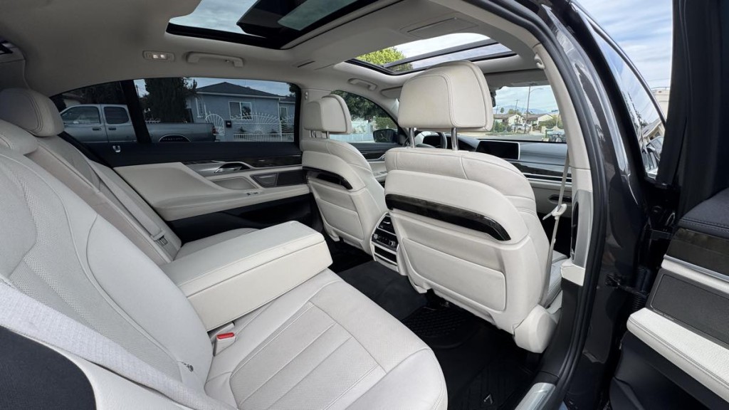 2016 BMW 7 Series Image 14