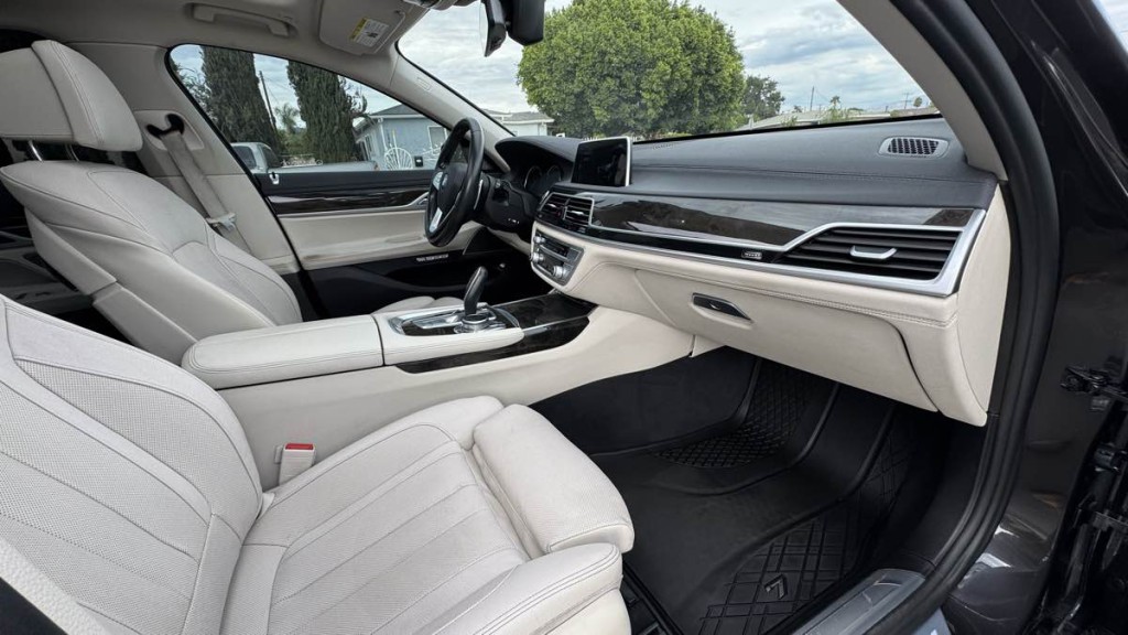 2016 BMW 7 Series Image 15