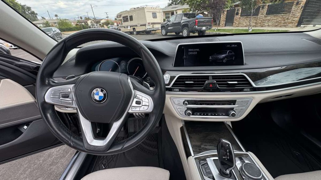 2016 BMW 7 Series Image 17