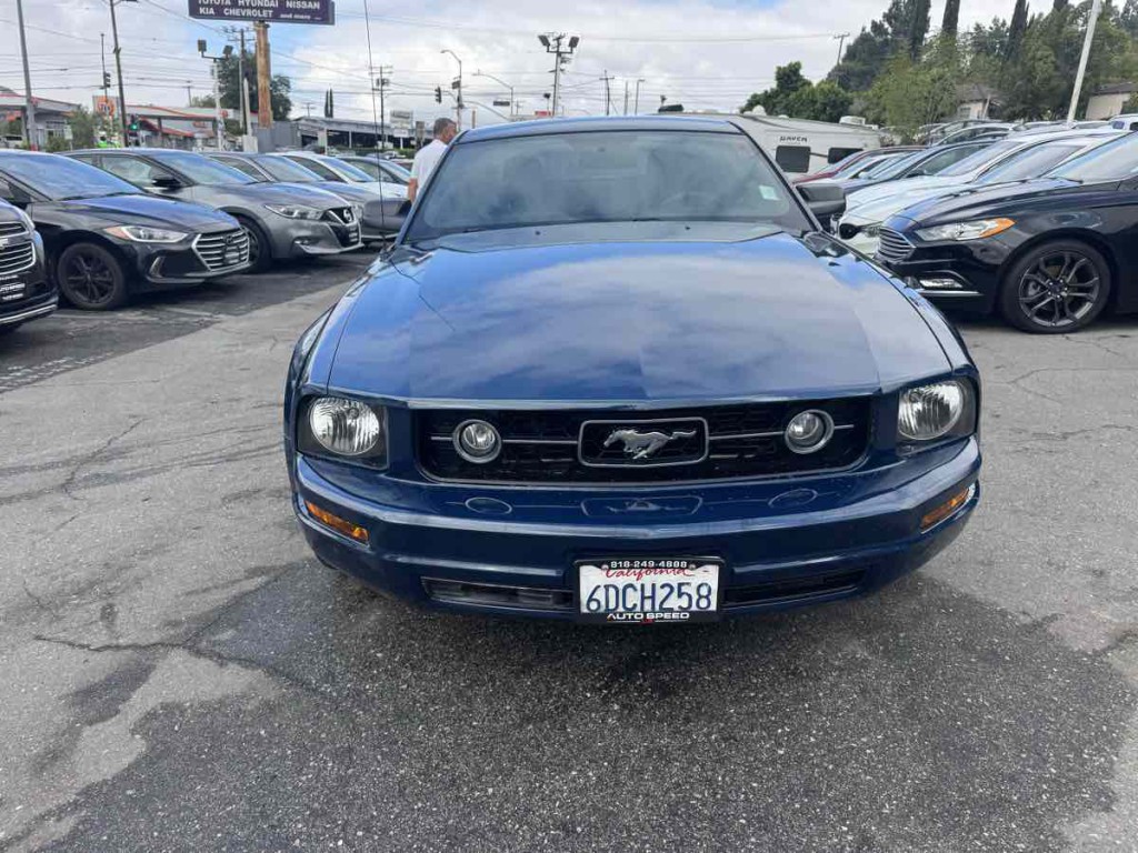 2008 Ford Mustang Image 2