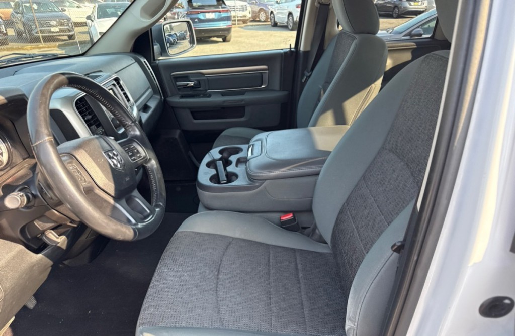 2015 RAM 1500 Image 3