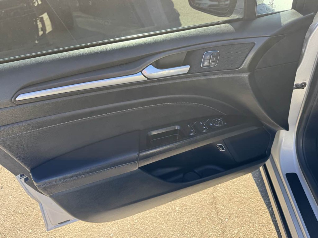 2017 Ford Fusion Image 8