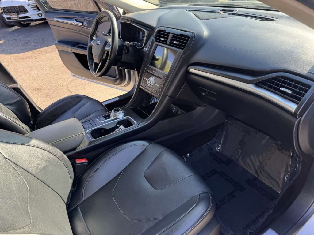 2017 Ford Fusion Image 17