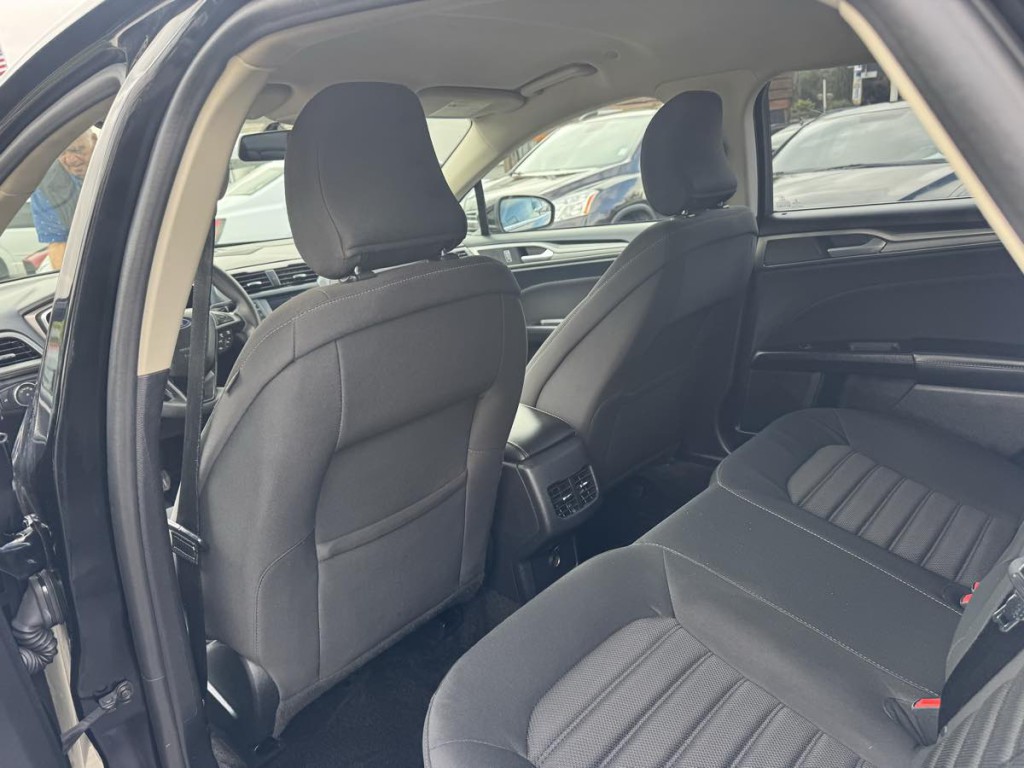 2018 Ford Fusion Image 19
