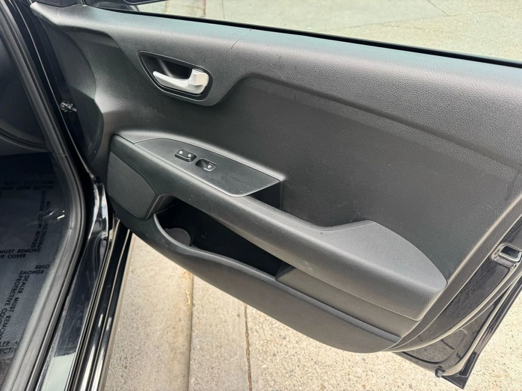 2018 Kia Rio Image 13