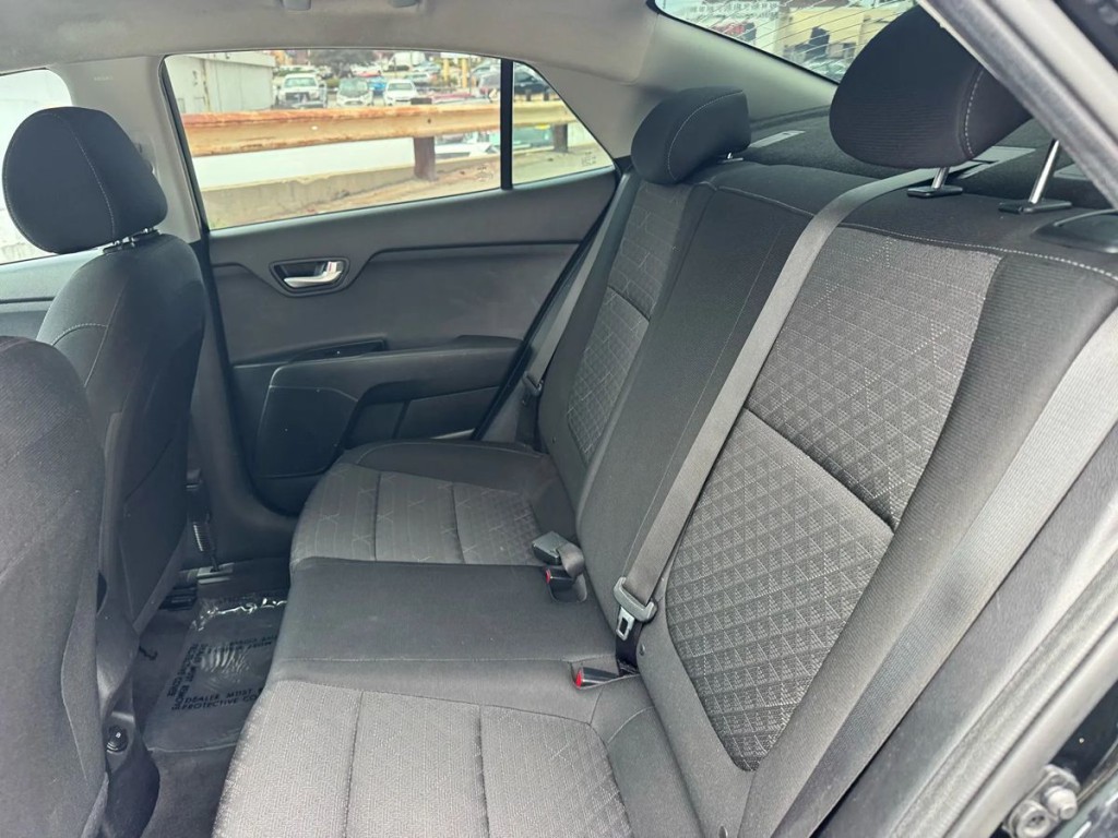 2018 Kia Rio Image 15