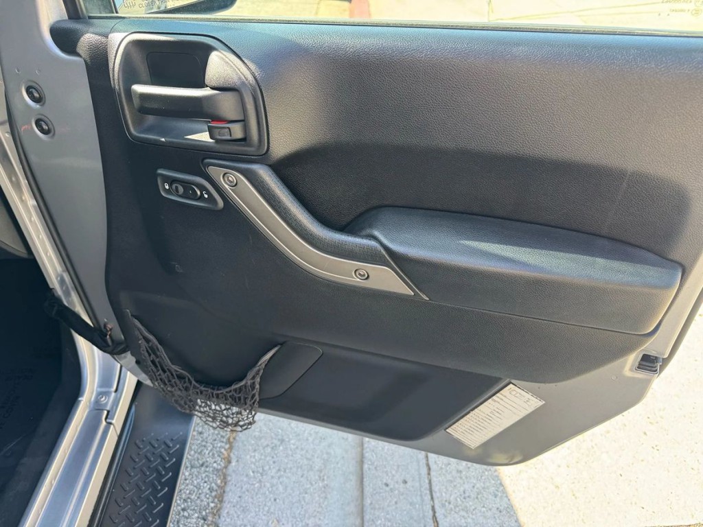 2016 Jeep Wrangler Image 12