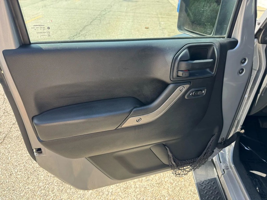 2016 Jeep Wrangler Image 14