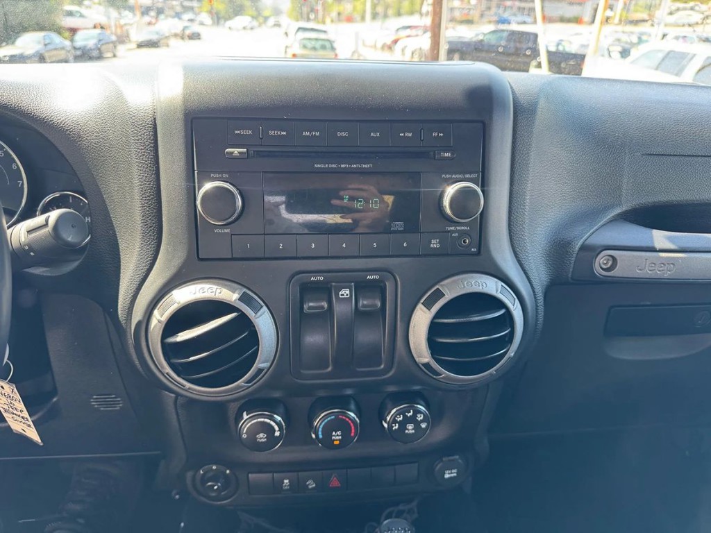 2016 Jeep Wrangler Image 15
