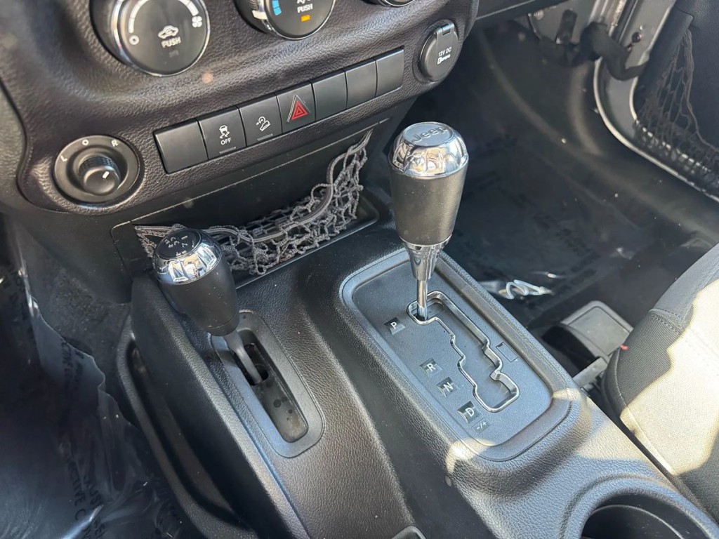 2016 Jeep Wrangler Image 16