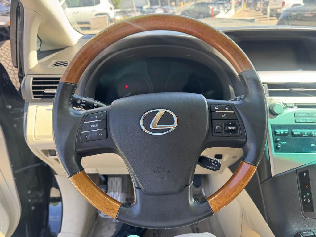 2011 Lexus RX 450h Image 16