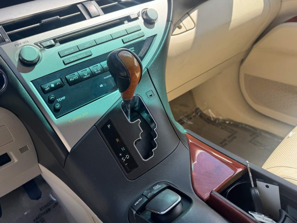 2011 Lexus RX 450h Image 18