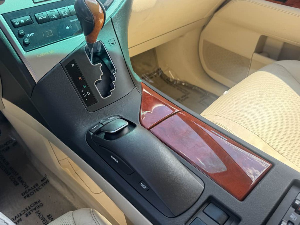 2011 Lexus RX 450h Image 22
