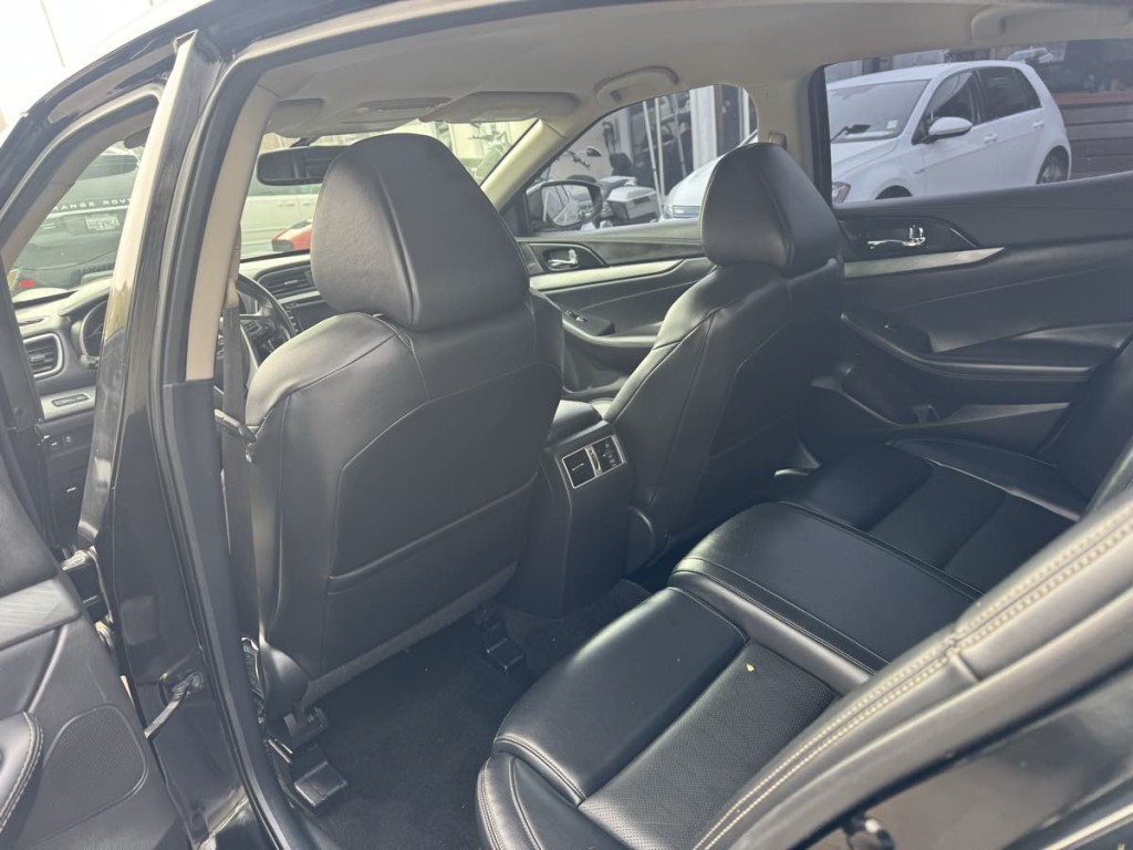 2017 Nissan Maxima Image 10