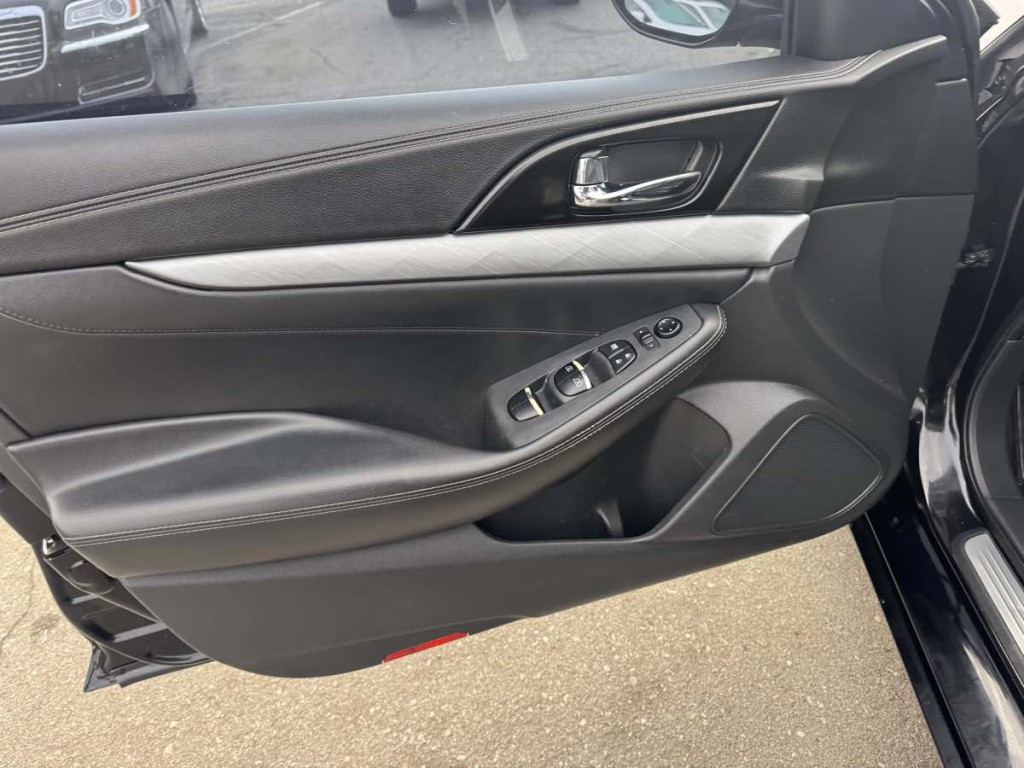 2017 Nissan Maxima Image 11