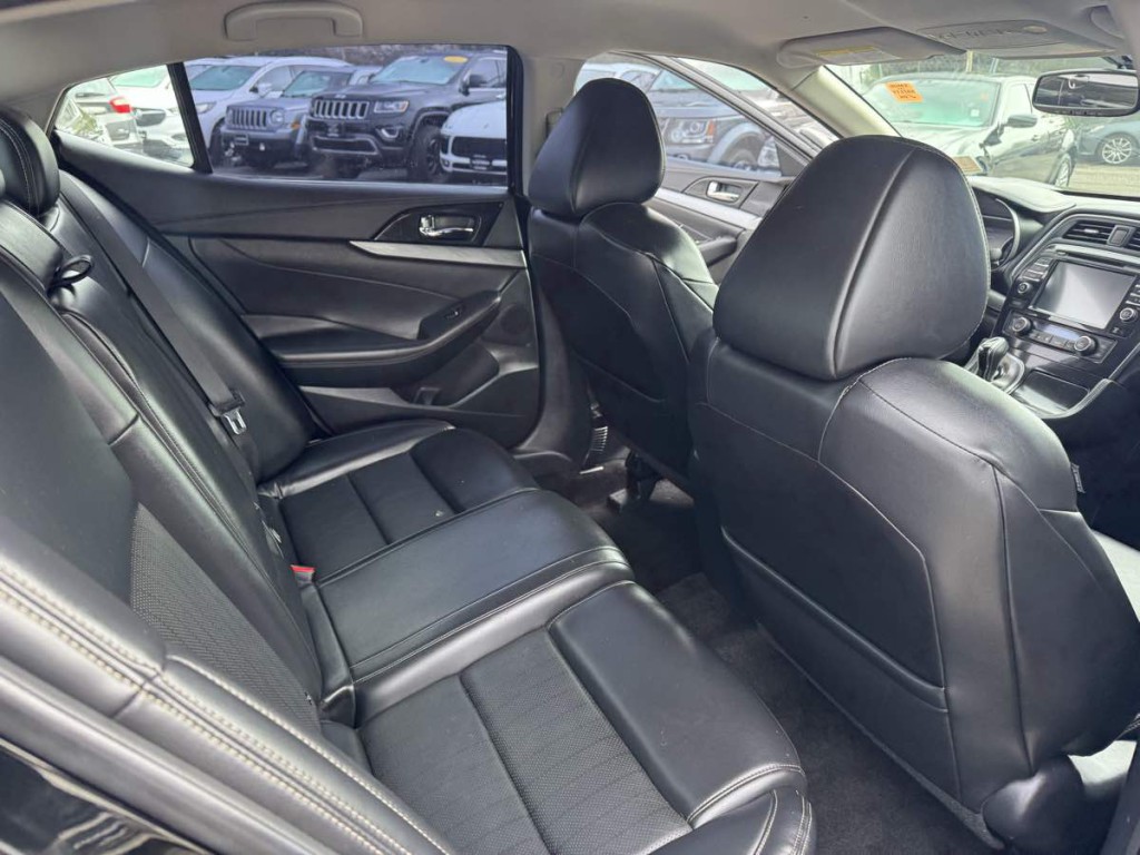 2017 Nissan Maxima Image 13