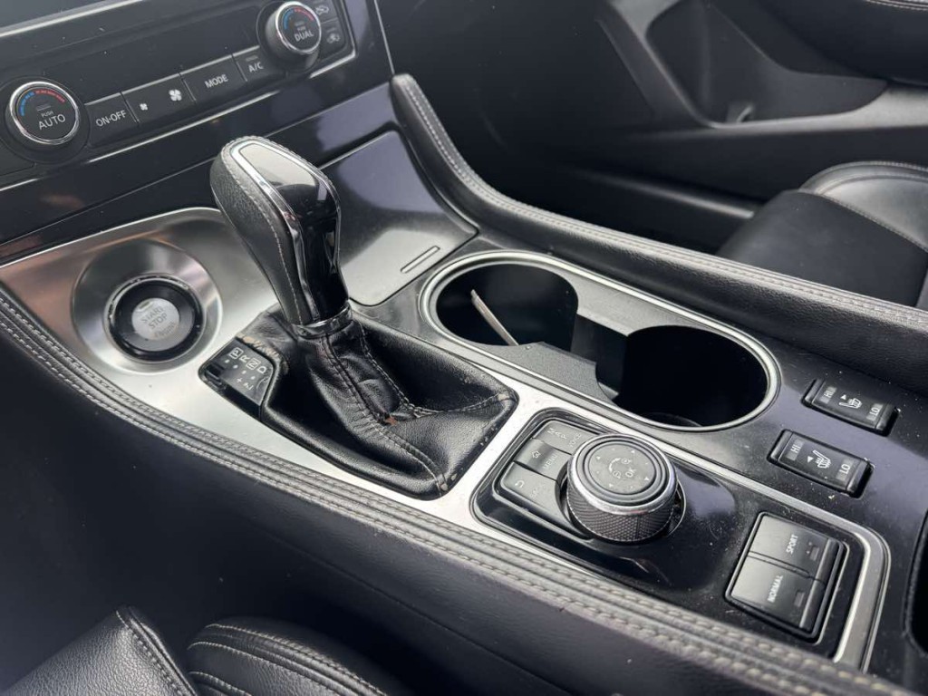 2017 Nissan Maxima Image 16