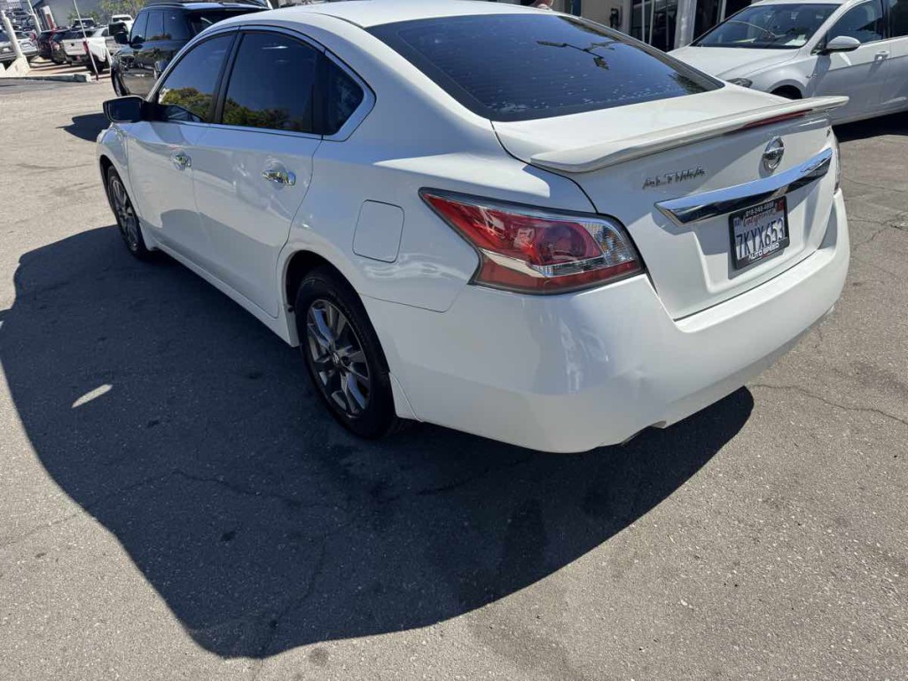 2015 Nissan Altima Image 4