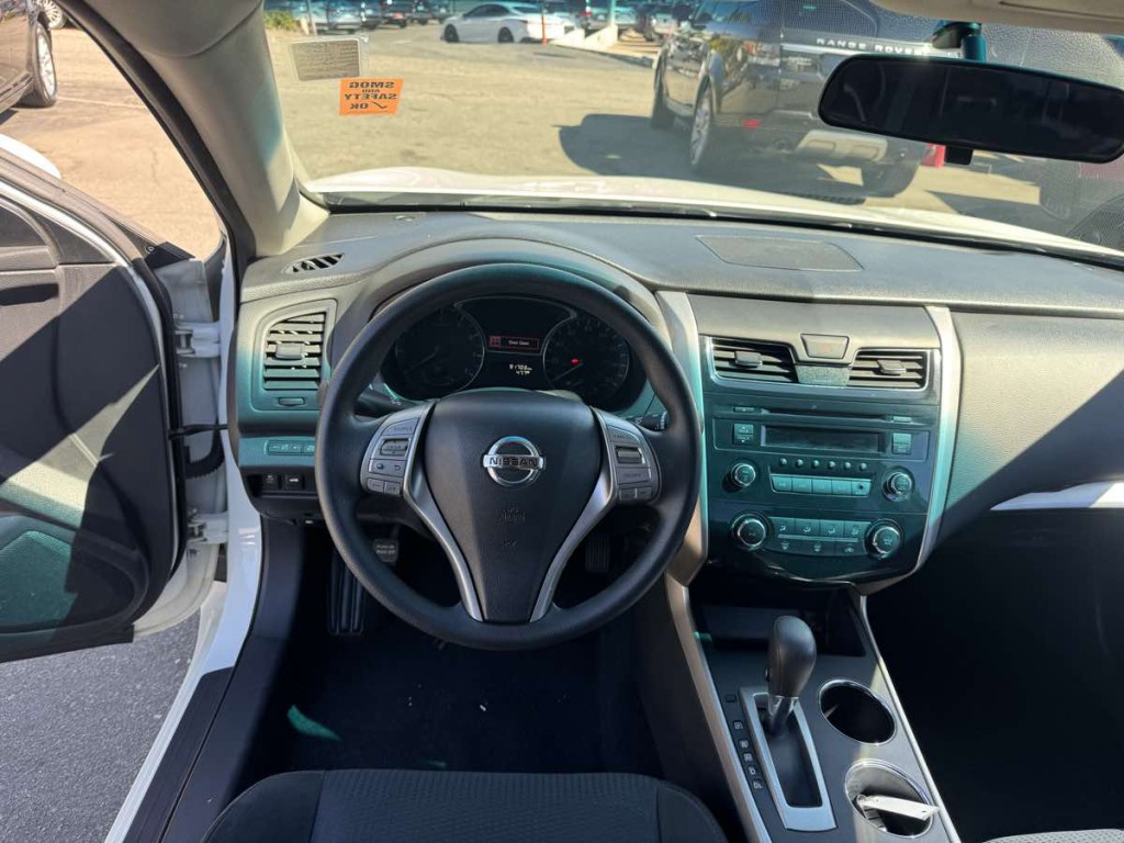 2015 Nissan Altima Image 9
