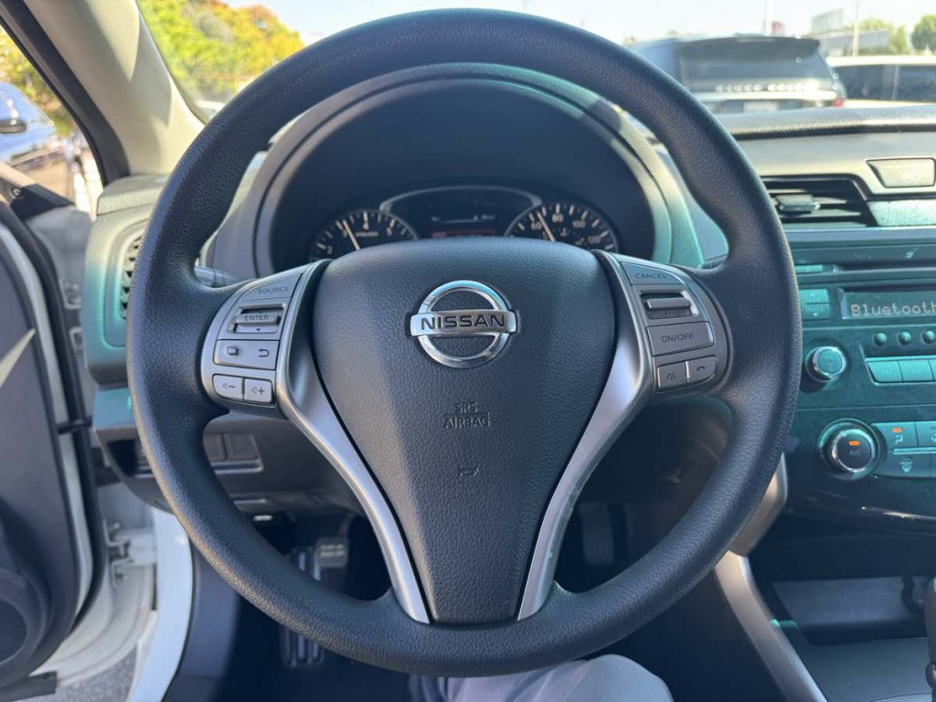 2015 Nissan Altima Image 10