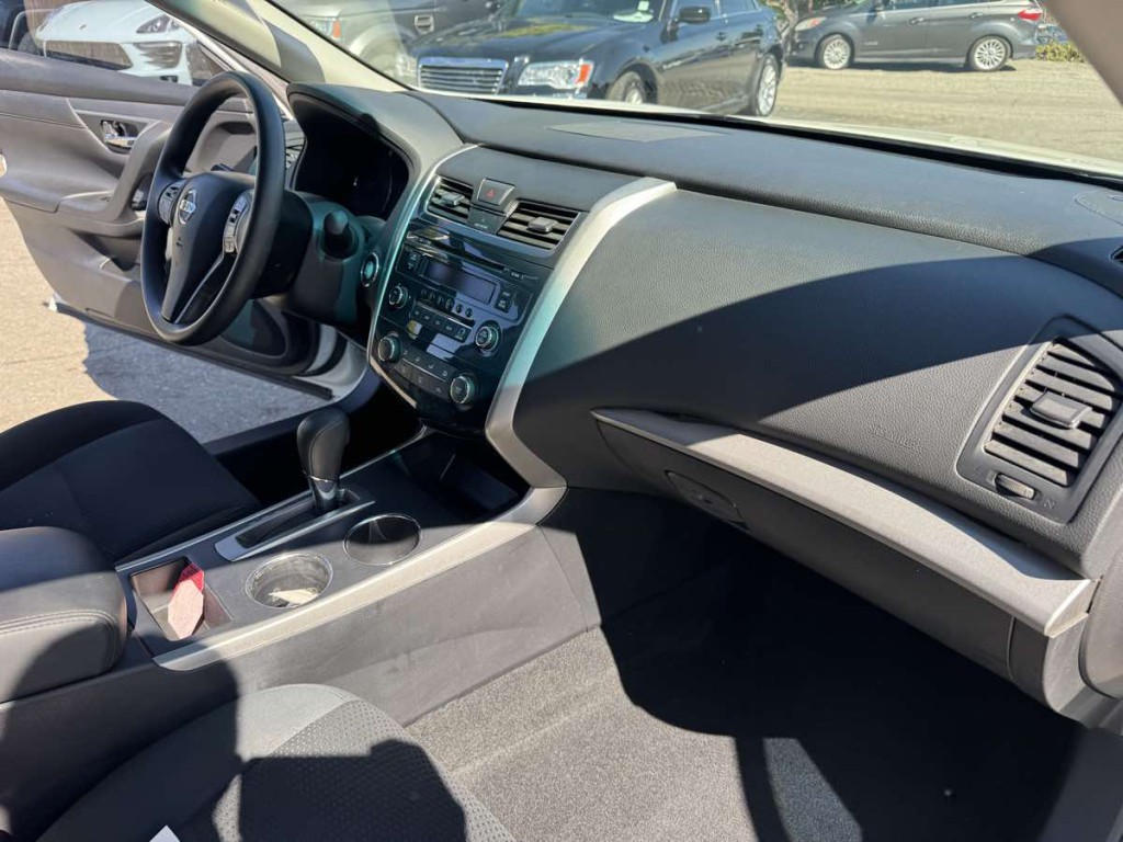 2015 Nissan Altima Image 14