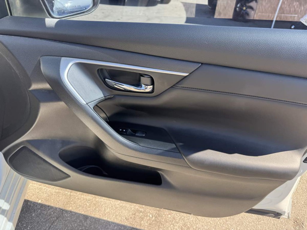 2015 Nissan Altima Image 15