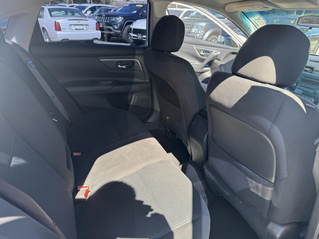 2015 Nissan Altima Image 16