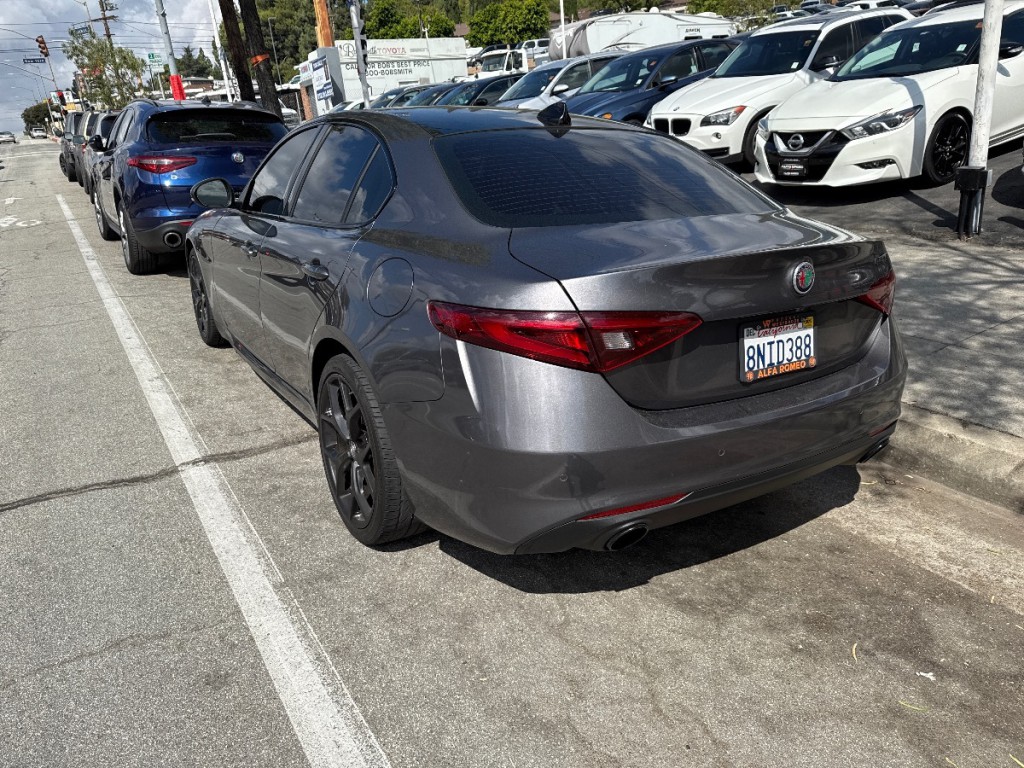2019 Alfa Romeo Giulia Image 2