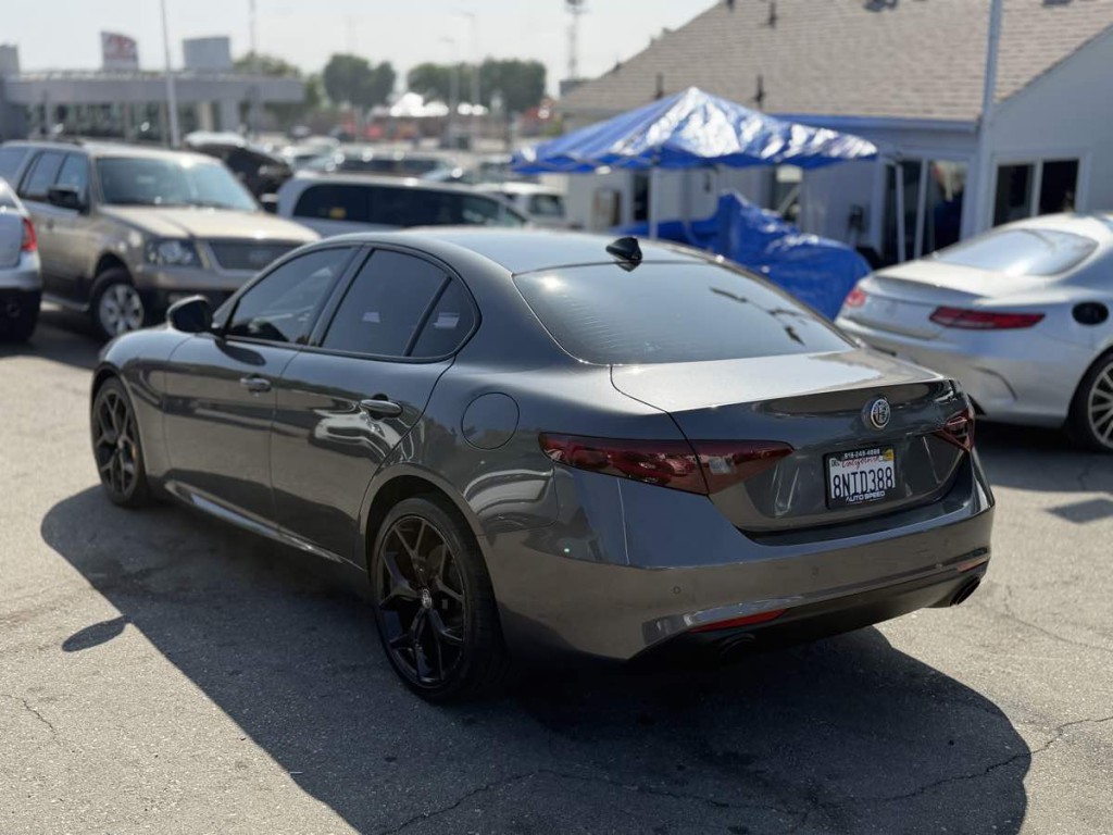 2019 Alfa Romeo Giulia Image 4