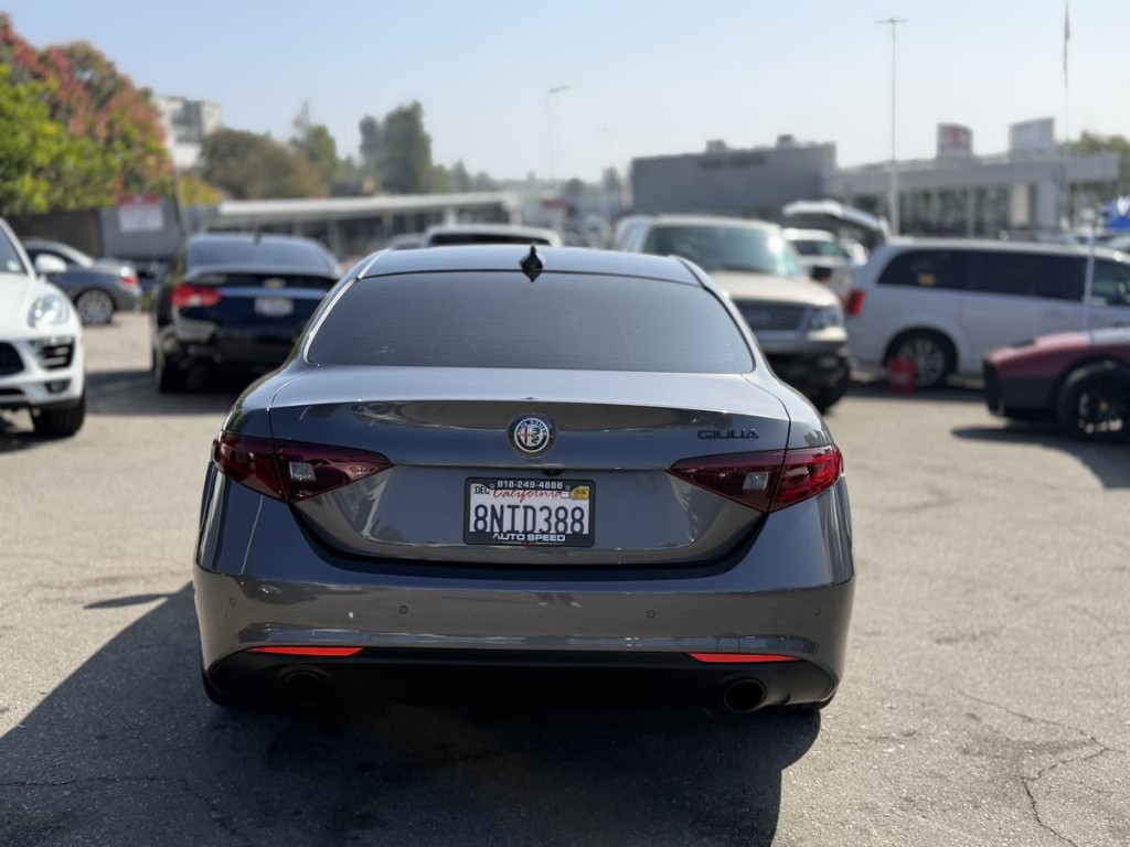 2019 Alfa Romeo Giulia Image 5